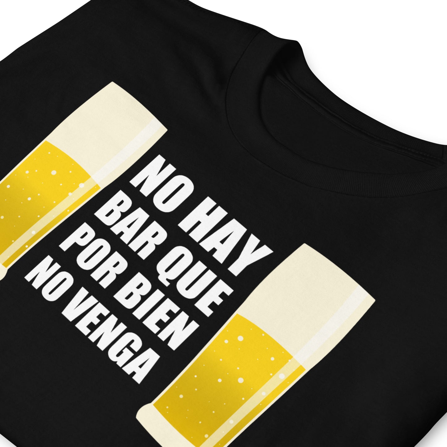 detalle de camiseta no hay bar que por bien no venga cerveza en color negro
