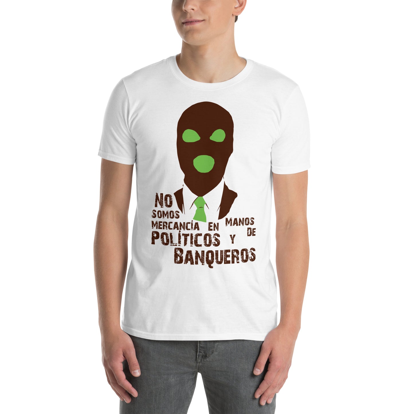 hombre con camiseta no somos mercancia en manos de politicos y banqueros blanca