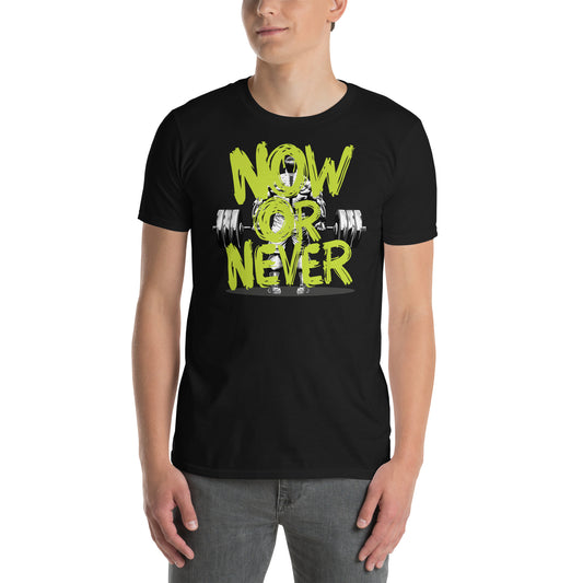 hombre con camiseta now or never gym gimnasio fitness en color negro