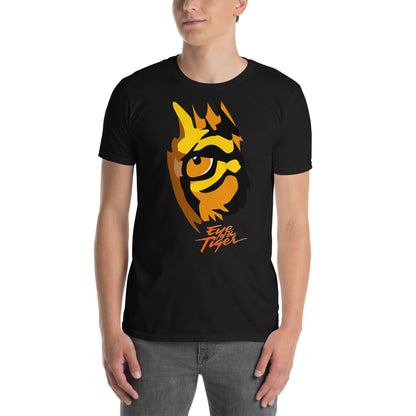 hombre con camiseta eye of the tiger rocky boxeo negra