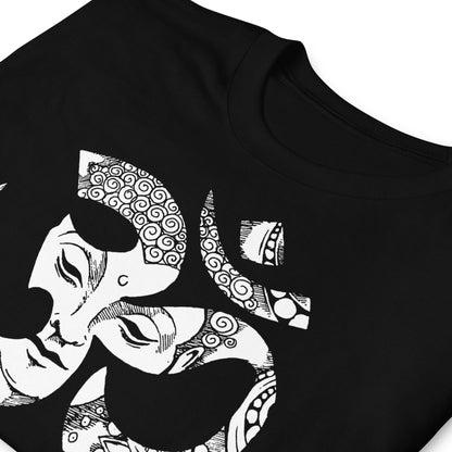 detalle de camiseta om con buda negra