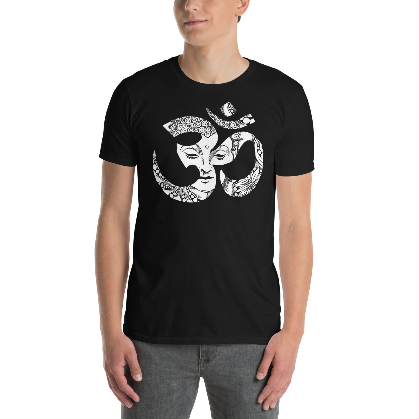 hombre con camiseta om con buda negra