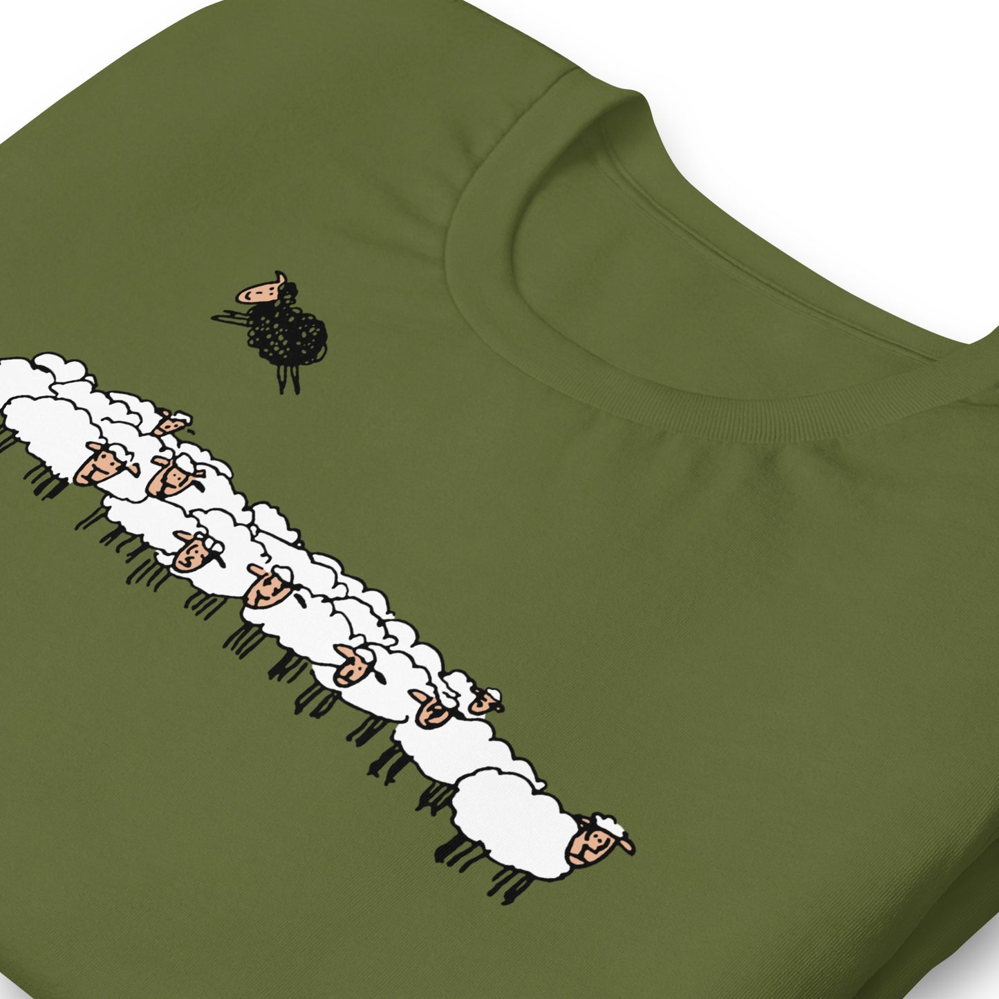 detalle de camiseta oveja negra ilustracion verde oliva
