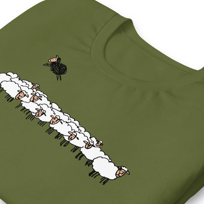 detalle de camiseta oveja negra ilustracion verde oliva
