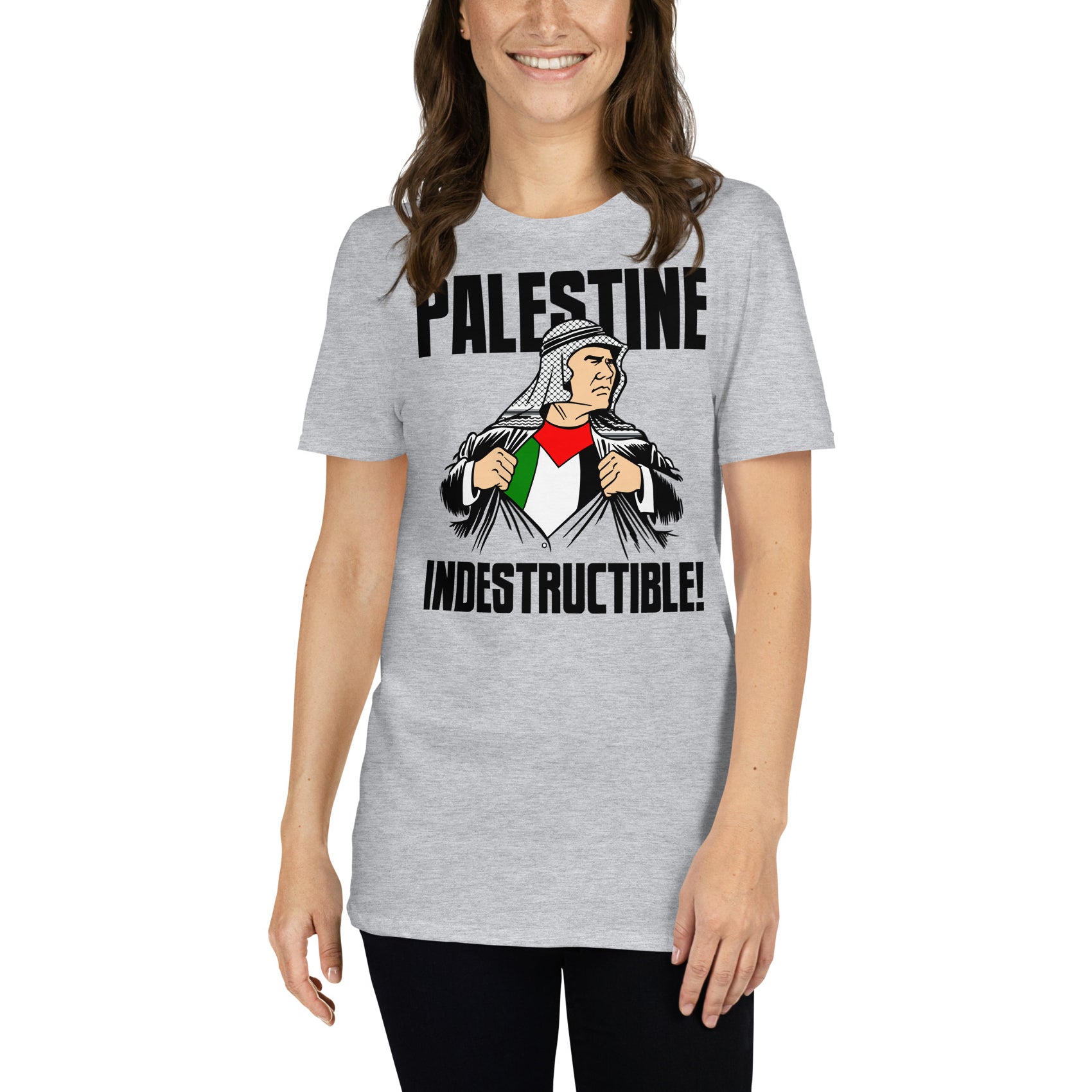 mujer con camiseta palestina indestructible gris