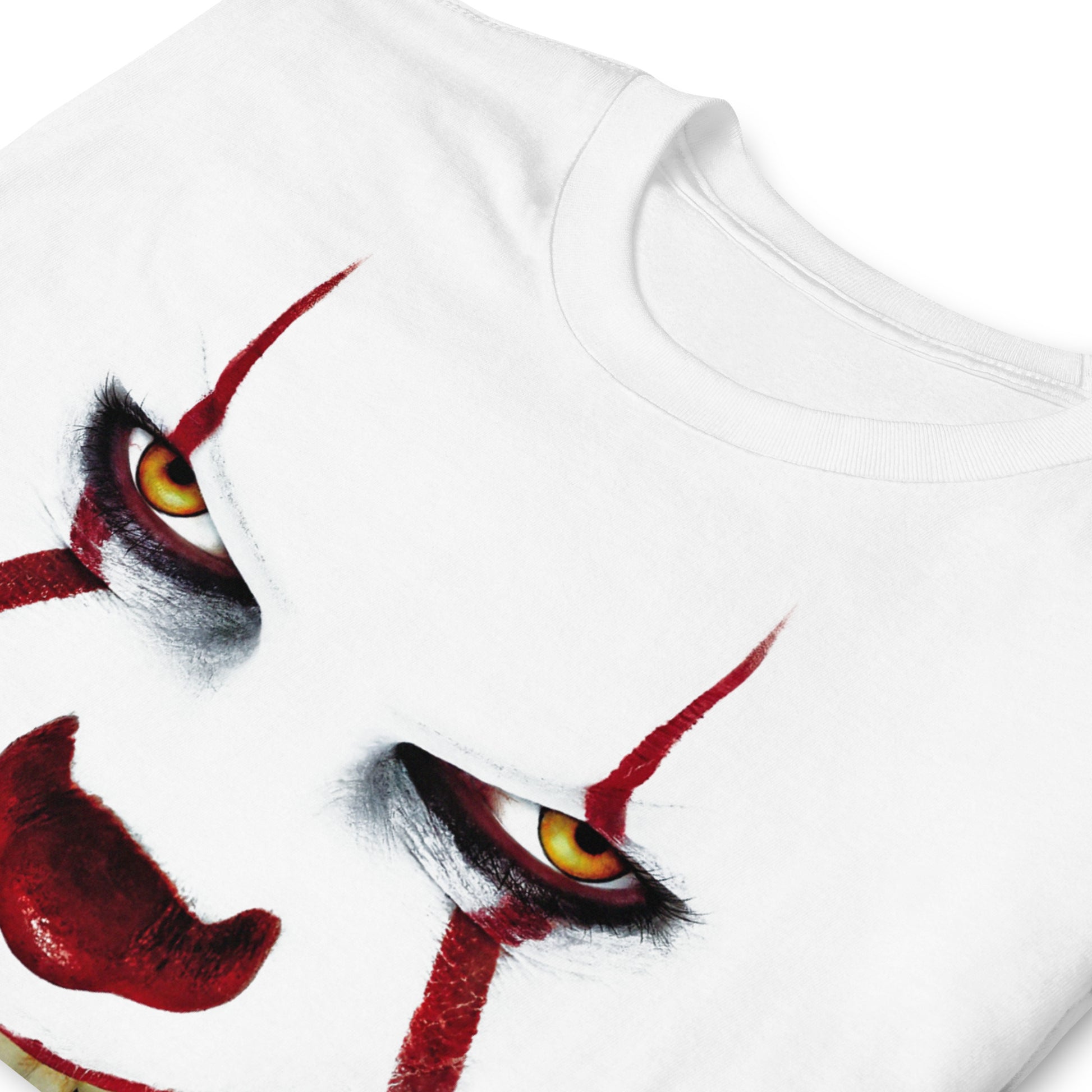 detalle de camiseta payaso pennywise it blanca