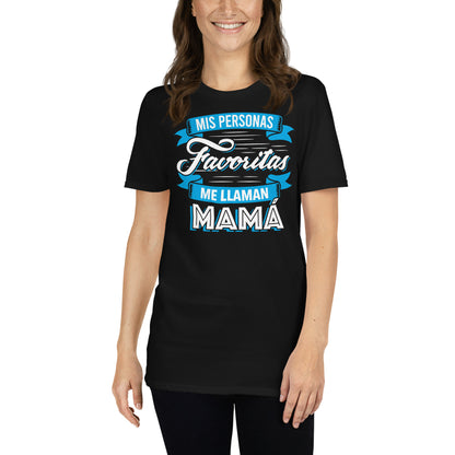mujer con camiseta mis personas favoritas me llaman mama negra