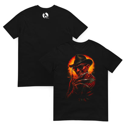 Camiseta negra inspirada en Freddy Krueger de Pesadilla en Elm Street  delante y logo SO Wear detrás