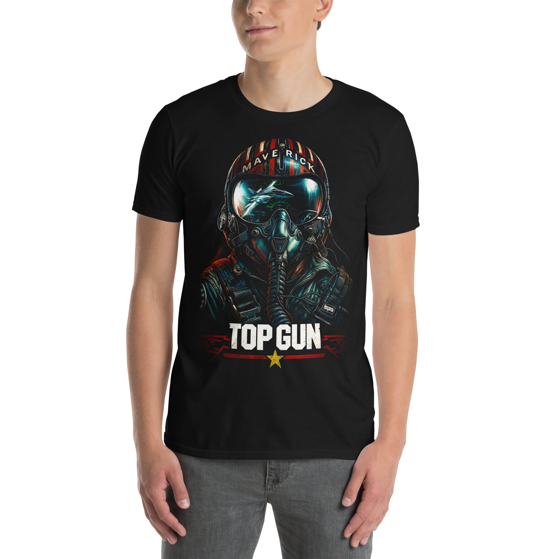 hombre con camiseta piloto maverick top gun negra