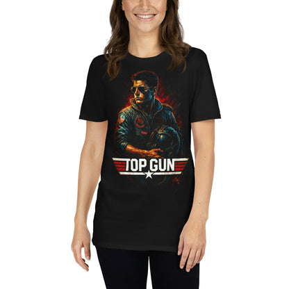 mujer con camiseta piloto maverick top gun negra
