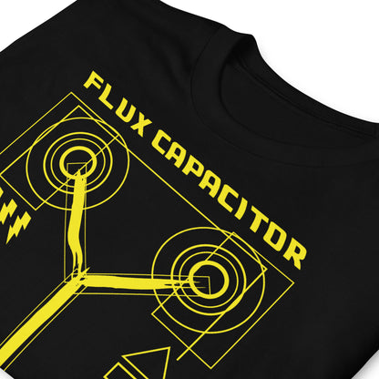 detalle de camiseta plano condensador de fluzo regreso al futuro en color negro