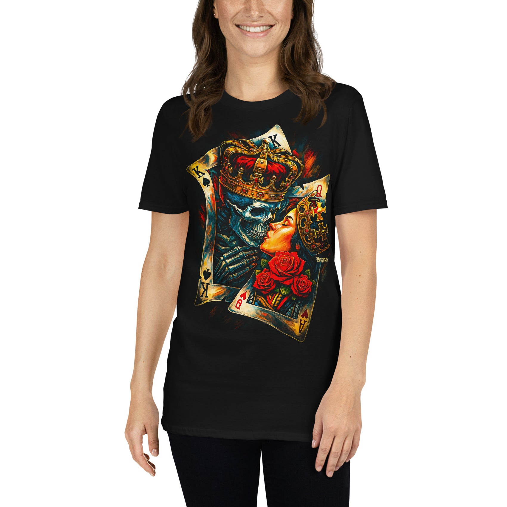 mujer con camiseta poker amor eterno negra