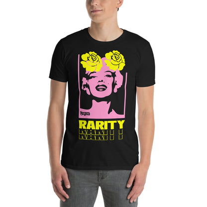 hombre con camiseta pop art marilyn monroe flores negra