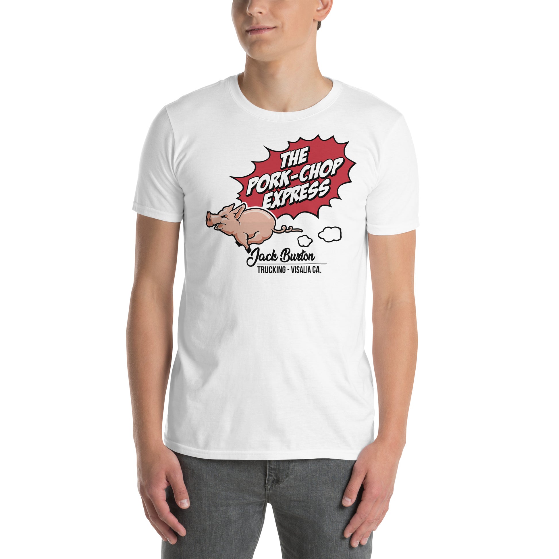 hombre con camiseta the pork chop express golpe en la pequeña china blanca