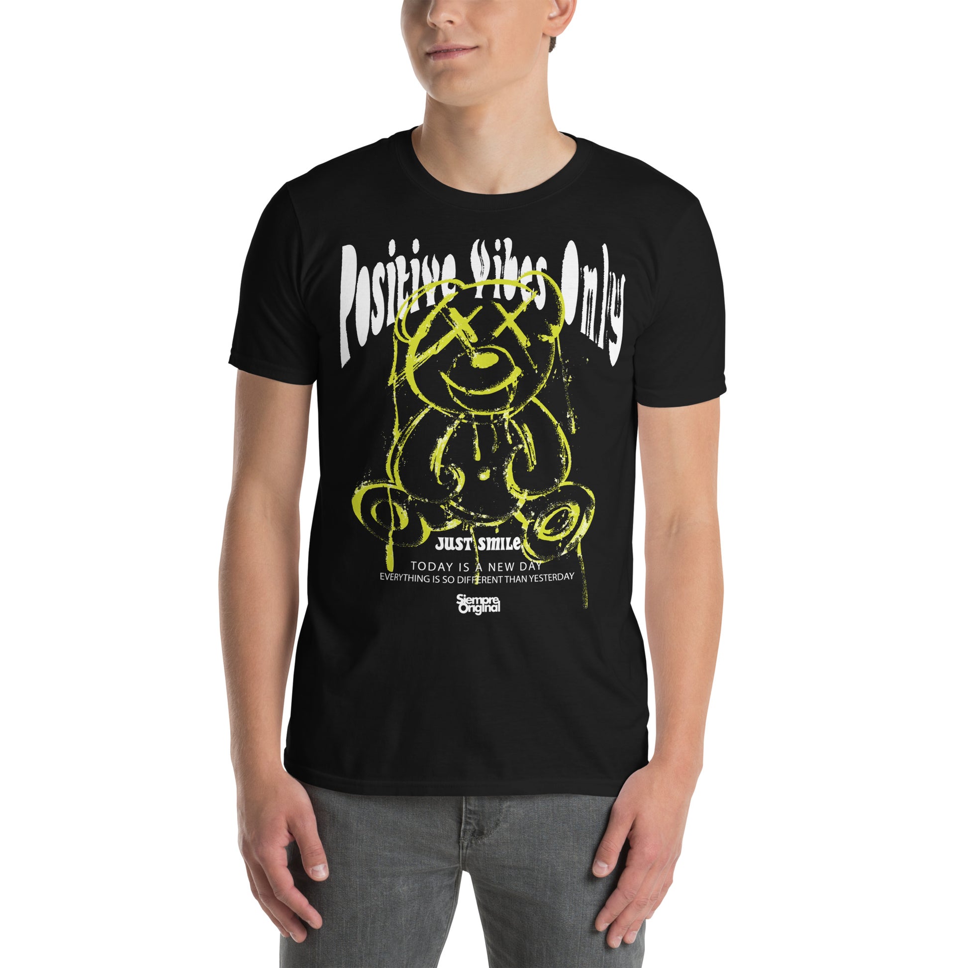 hombre con camiseta positive vibes only teddy bear siempre original urban en color negro