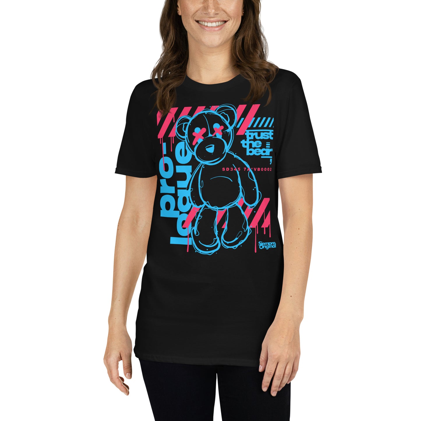 mujer con camiseta pro-logue teddy bear siempre original urban en color negro