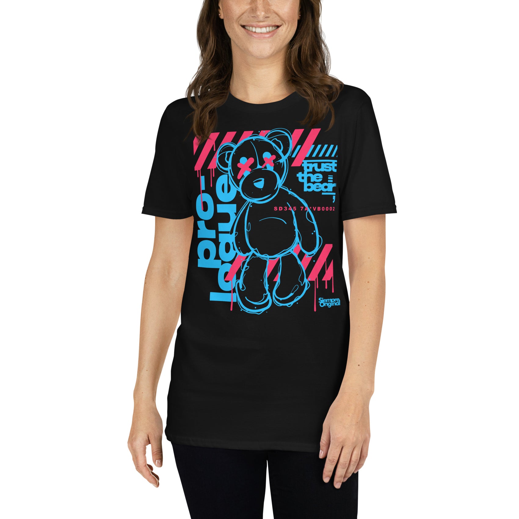 mujer con camiseta pro-logue teddy bear siempre original urban en color negro