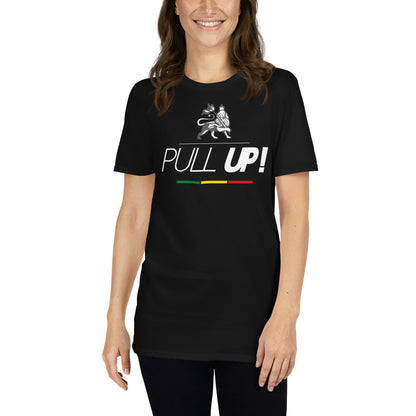 mujer con camiseta pull up reggae negra