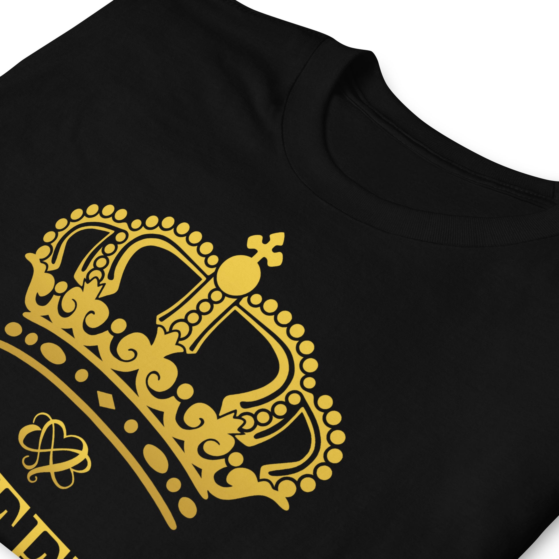 detalle de camiseta queen en color negro