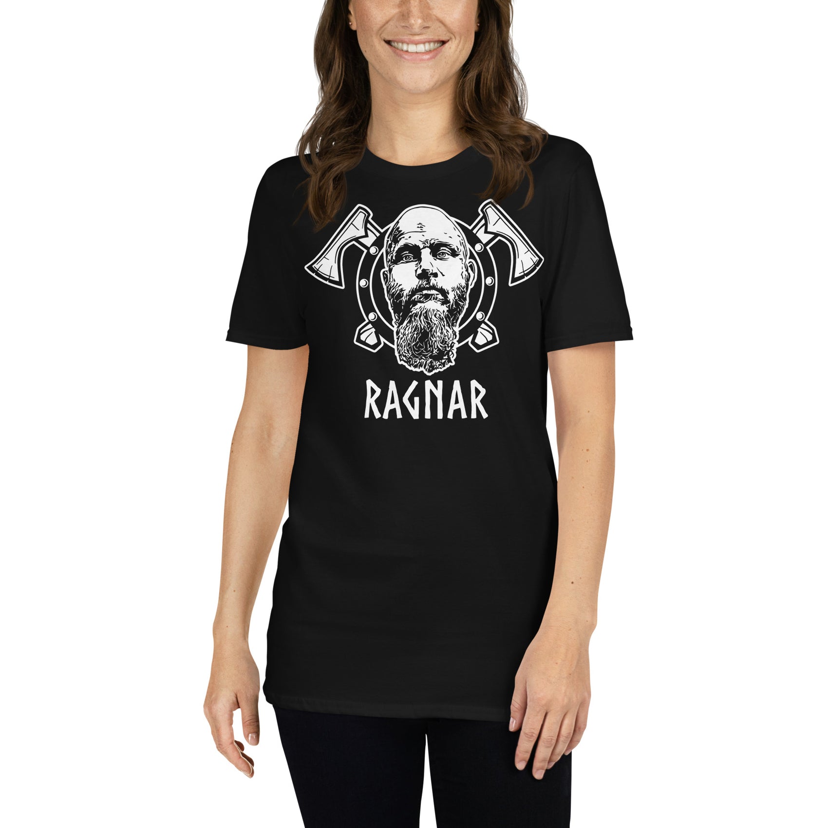mujer con camiseta ragnar lodbrok vikings negra