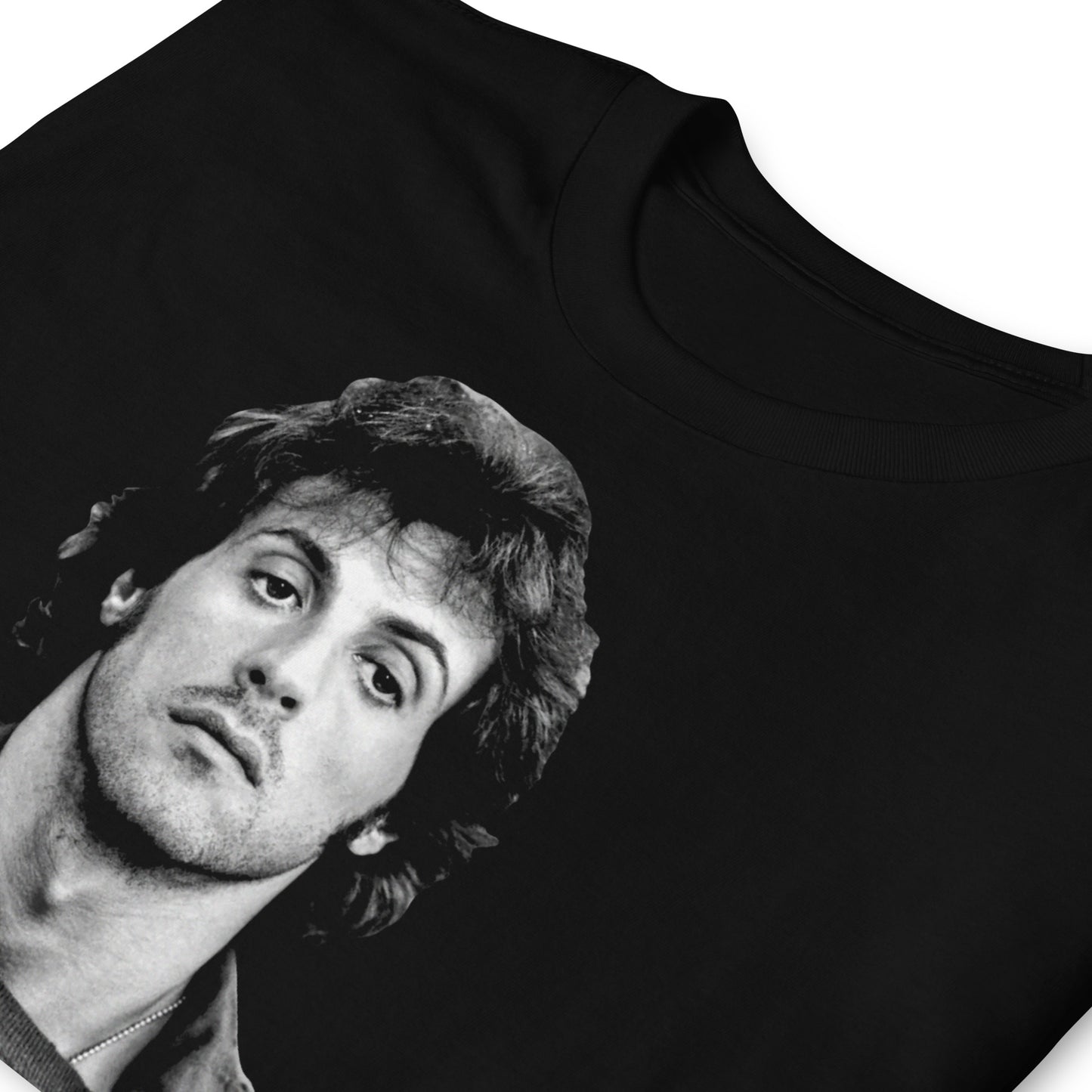 detalle de camiseta rambo foto prision first blood negra