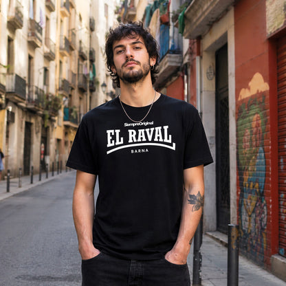 hombre con camiseta el raval barcelona negra