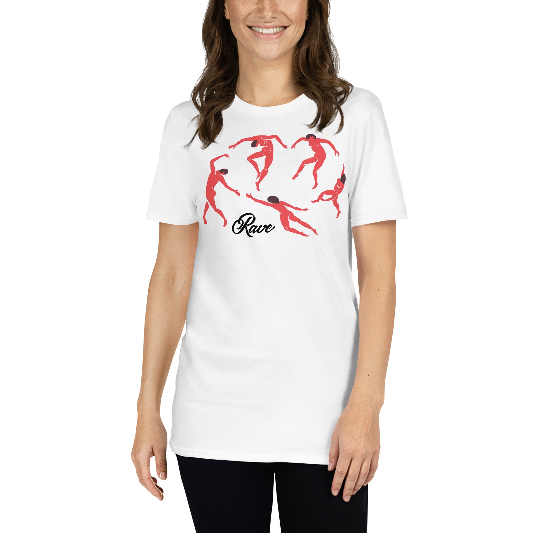 mujer con camiseta rave minimalista arte moderno blanca