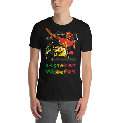 hombre con camiseta reggae rasta bob marley negra