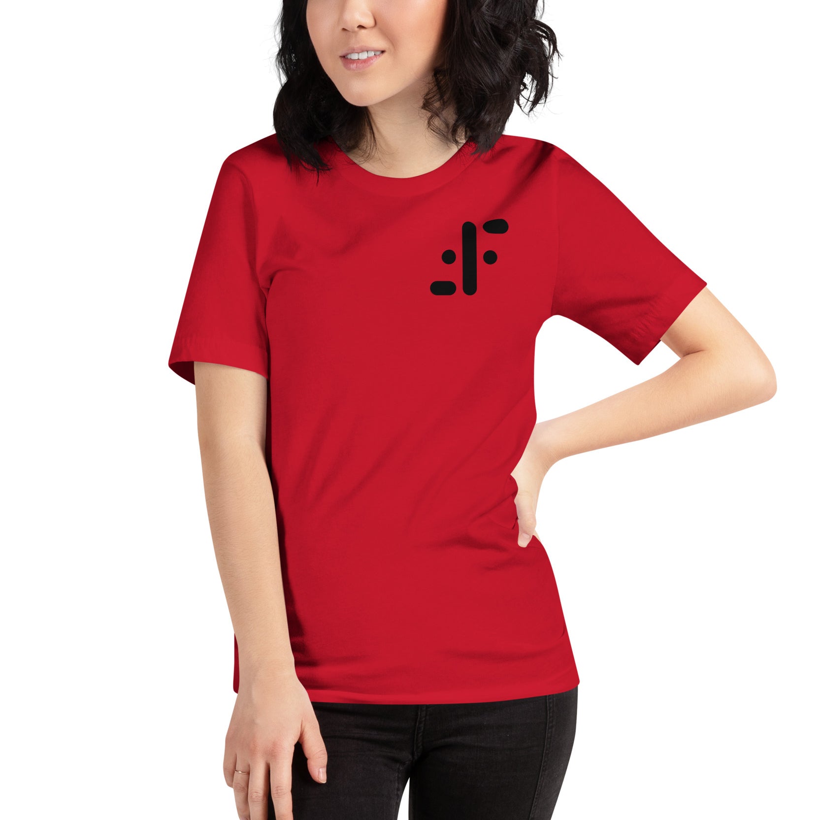 mujer con camiseta resistencia serie v roja