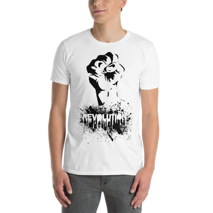 hombre con camiseta revolution graffiti blanca