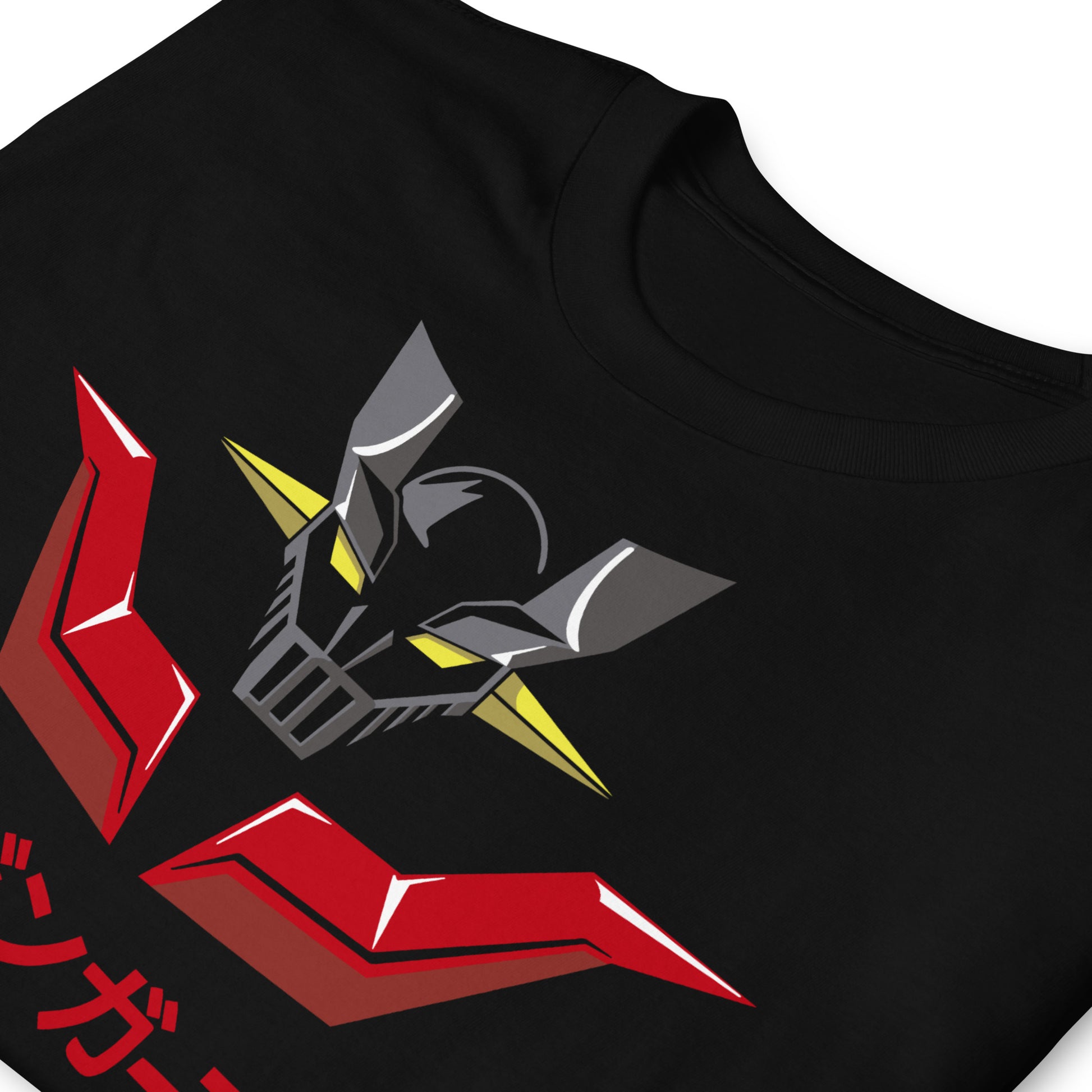 detalle de camiseta robot mazinger z negra