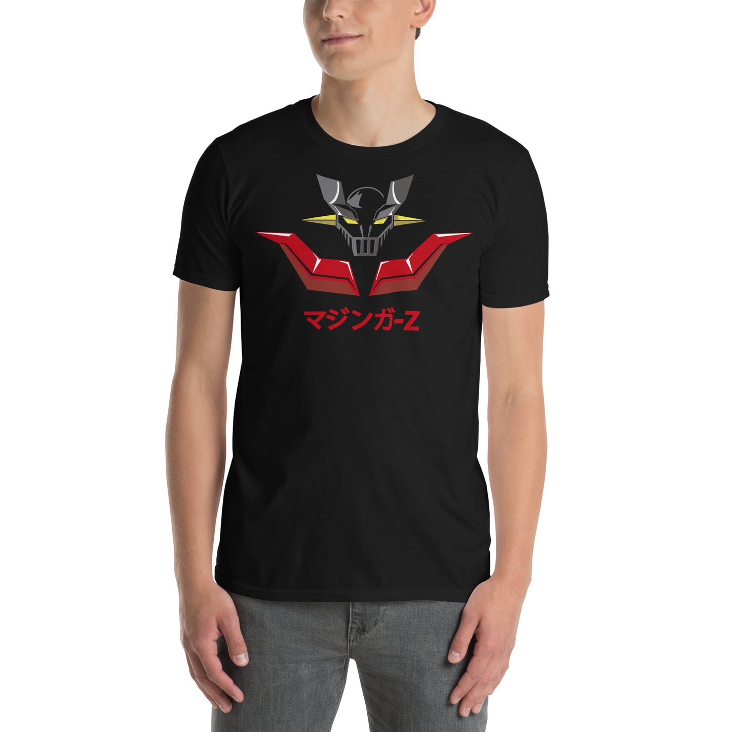 hombre con camiseta robot mazinger z negra