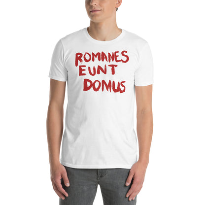 hombre con camiseta romanes eunt domus la vida de brian blanca