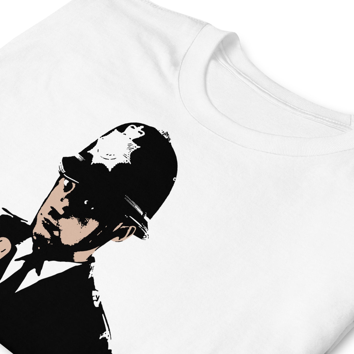 detalle de camiseta rude copper arte urbano blanca