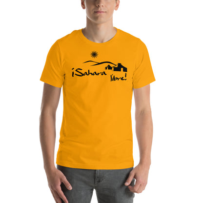 hombre con camiseta sahara libre amarillo mostaza