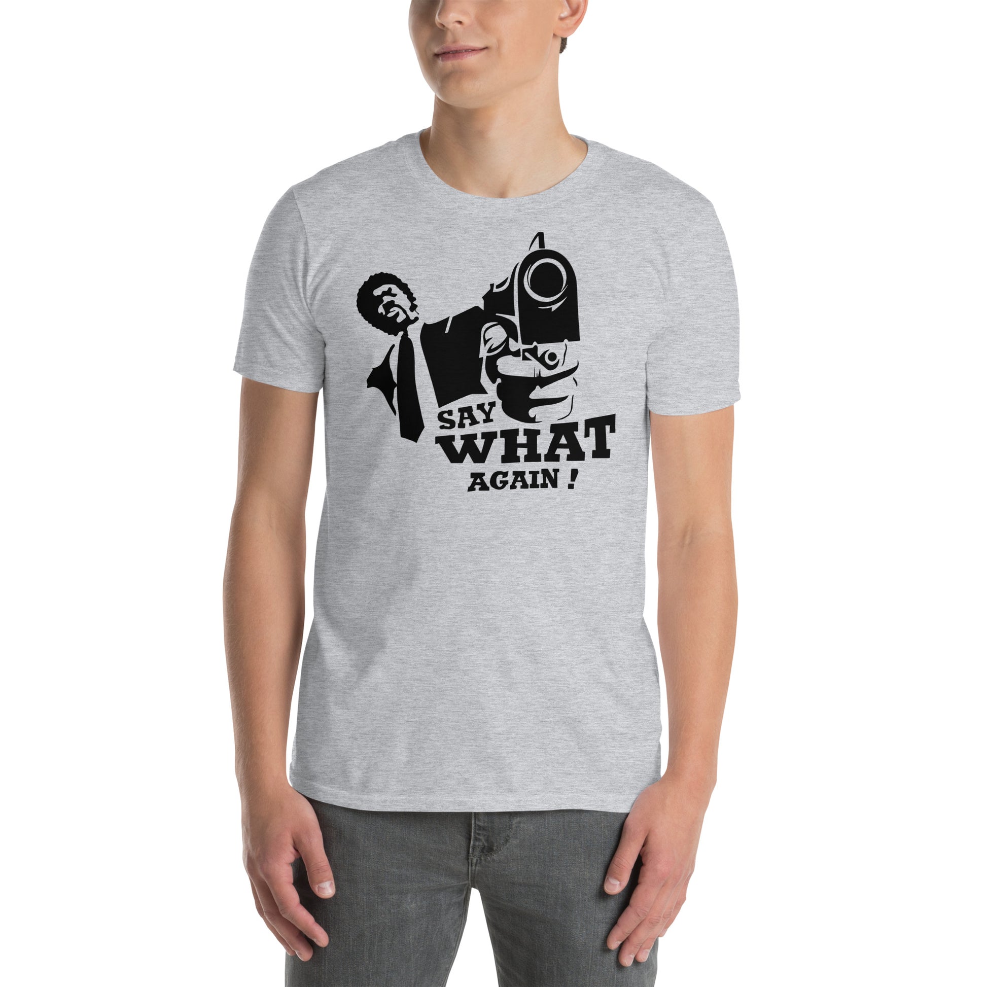 hombre con camiseta say what again pulp fiction gris