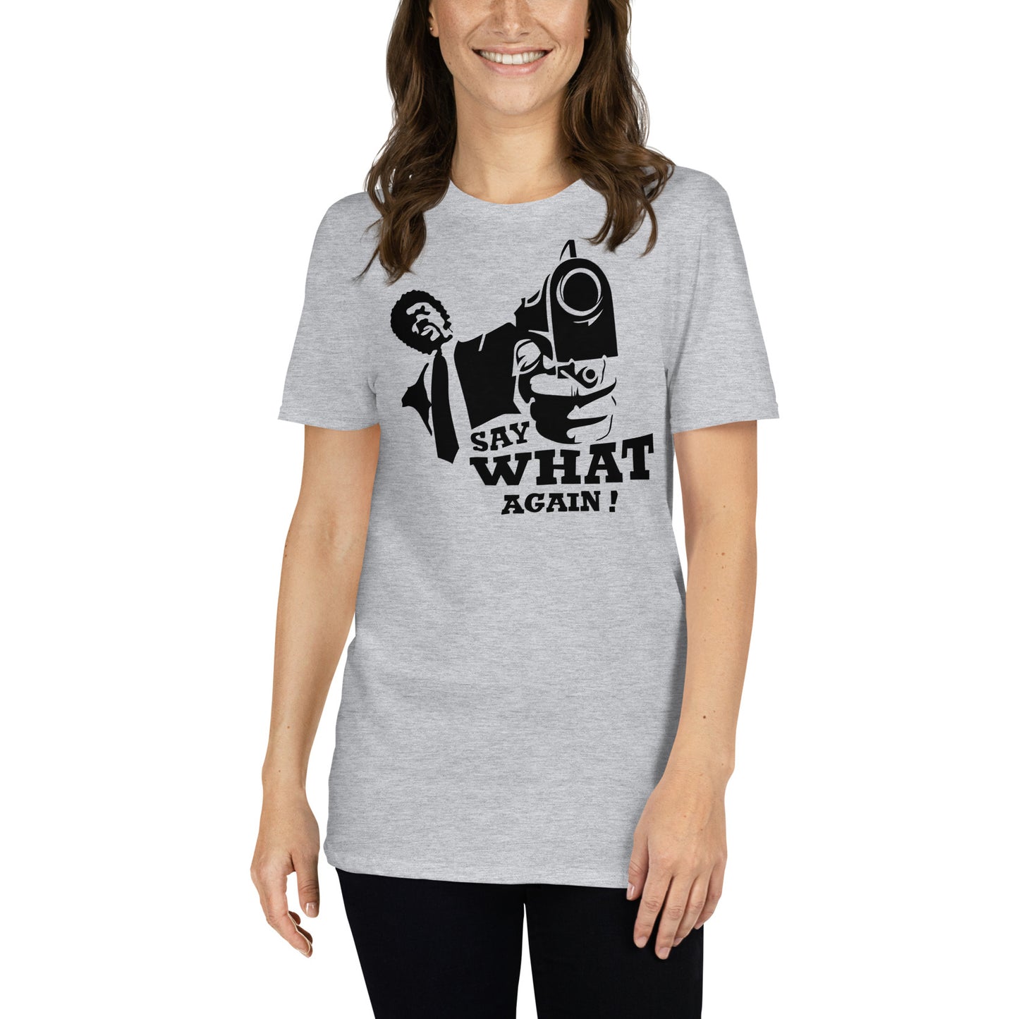 mujer con camiseta say what again pulp fiction gris