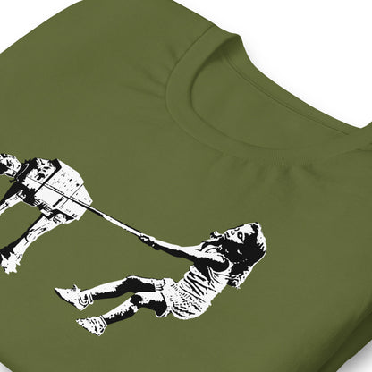Detalle de camiseta verde oliva Shat-At de Eelus estilo street art Banksy