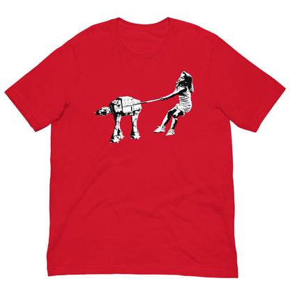 Camiseta roja Shat-At de Eelus estilo street art Banksy