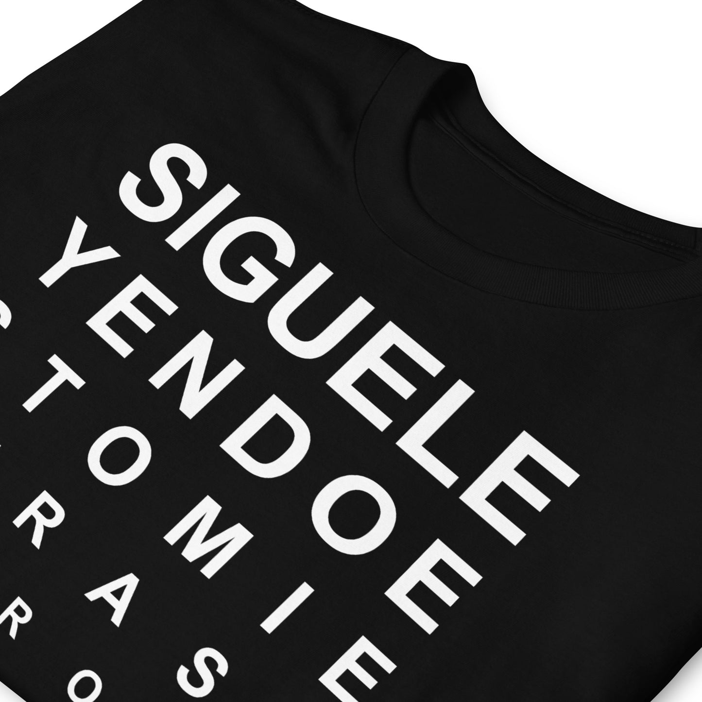 detalle de camiseta sigue leyendo humor negra