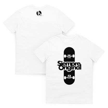 Camiseta blanca con skate y logo Siempre Original delante y logo SO Wear detras