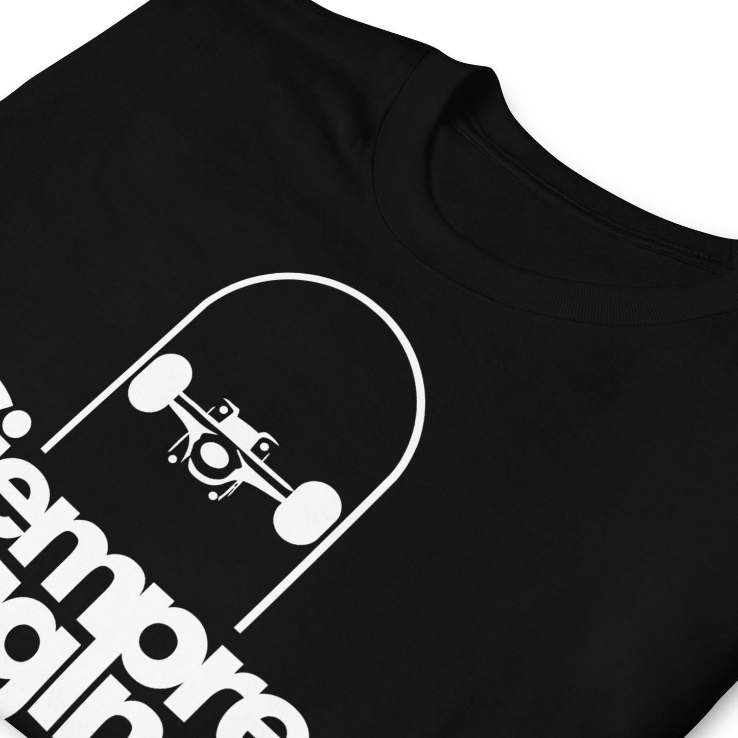 detalle de camiseta skate streetwear negra