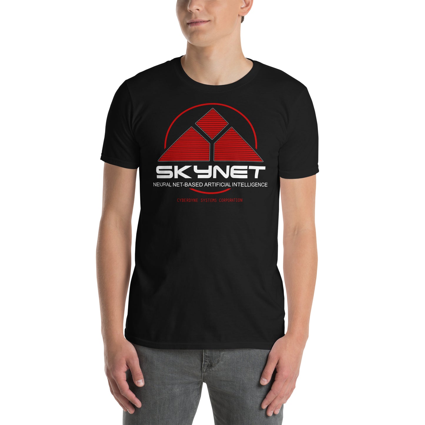 hombre con camiseta skynet terminator ia negra