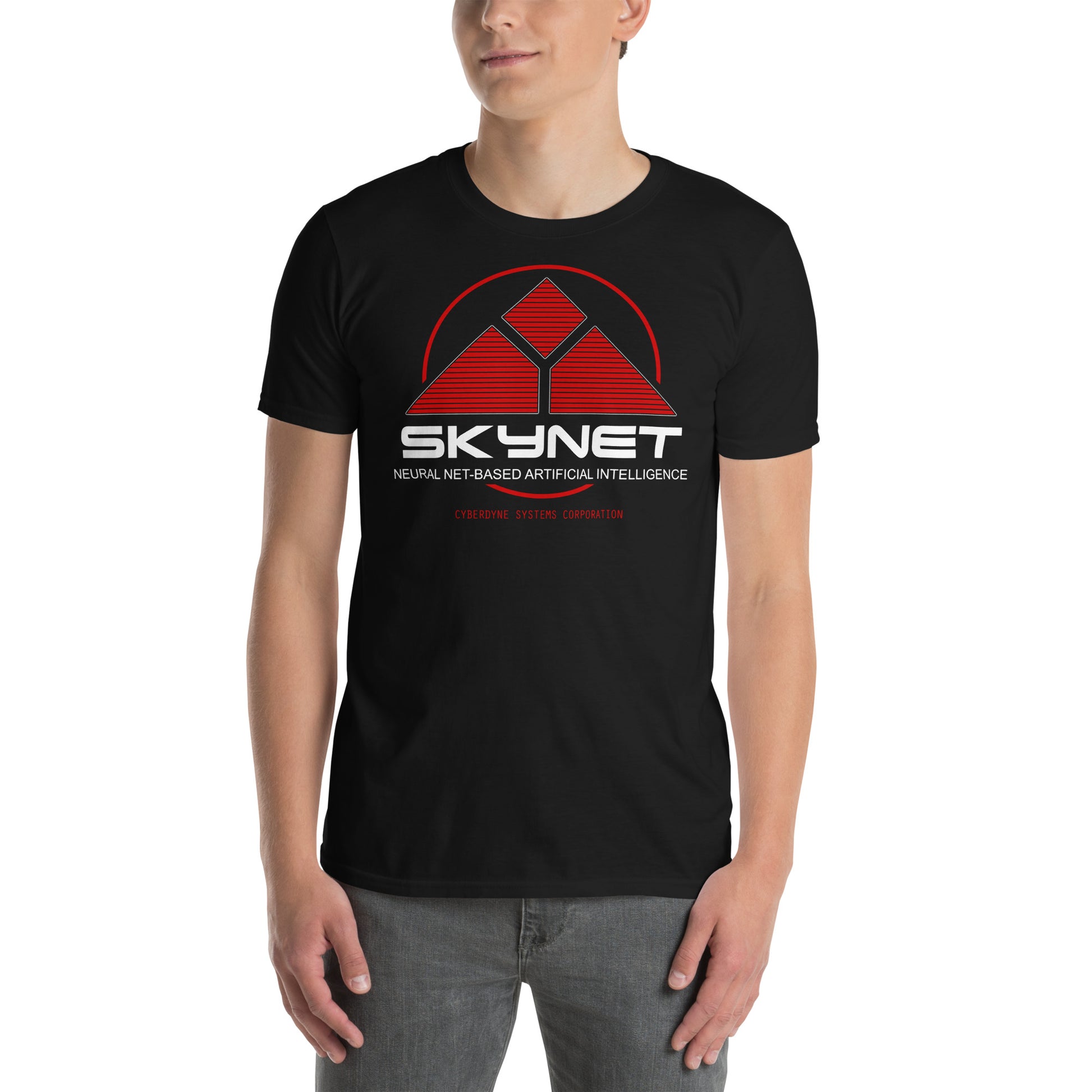 hombre con camiseta skynet terminator ia negra
