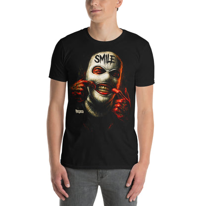 hombre con camiseta smile mask urbanwear negra