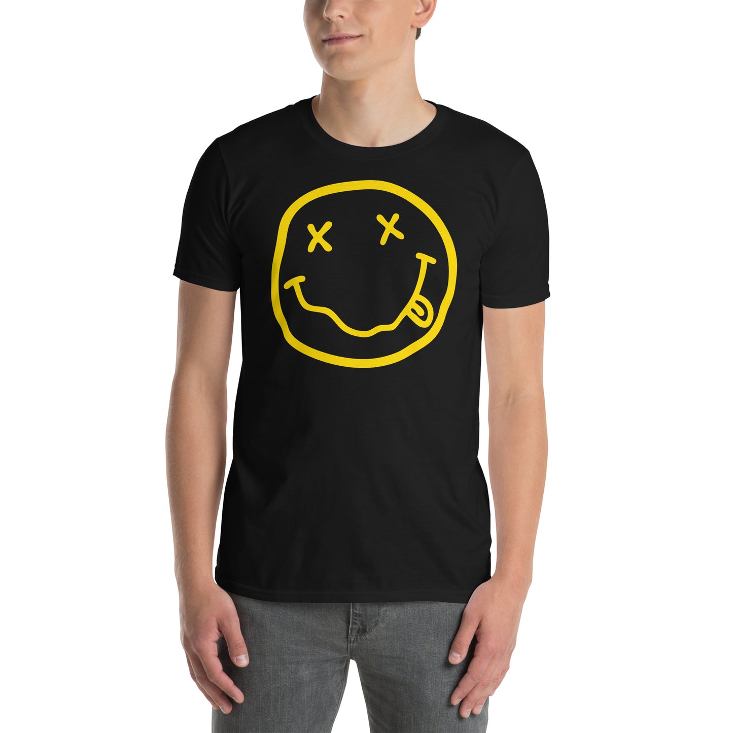 hombre con camiseta smiley grunge 90s negra