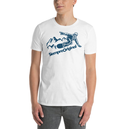 hombre con camiseta snowboard montana blanca
