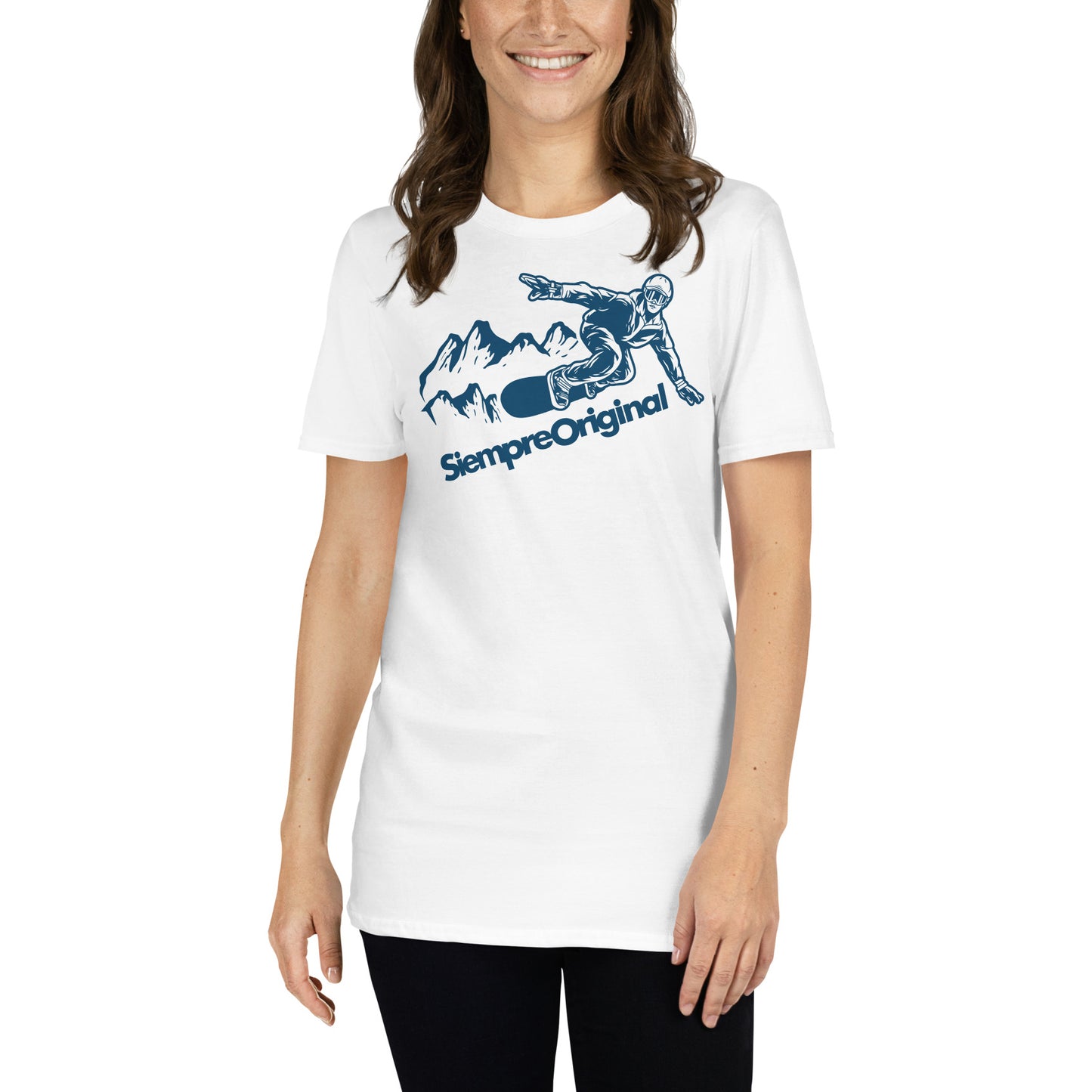 mujer con camiseta snowboard montana blanca