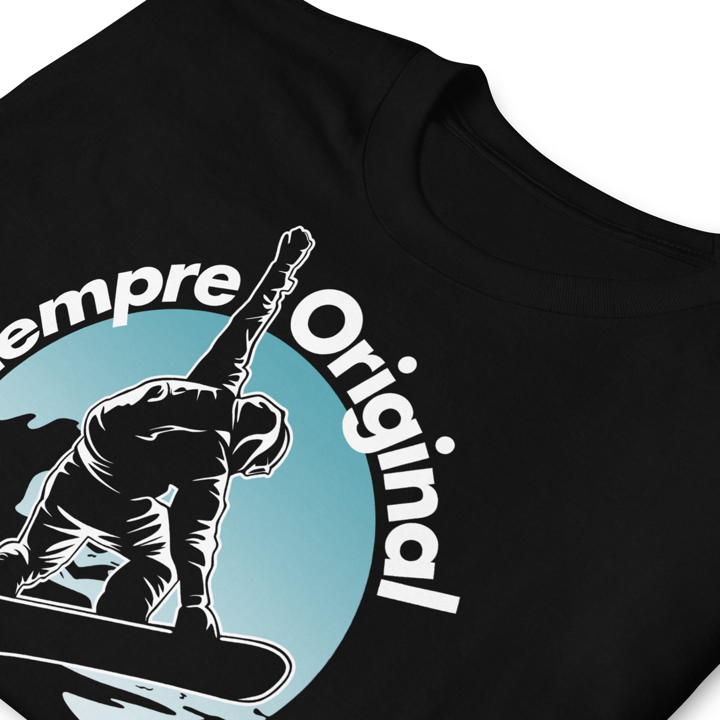 detalle de camiseta snowboard salto negra