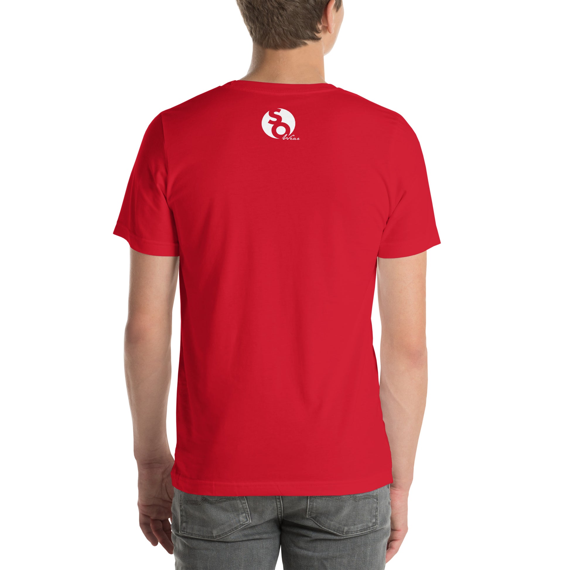 hombre con camiseta logo so wear en espalda roja